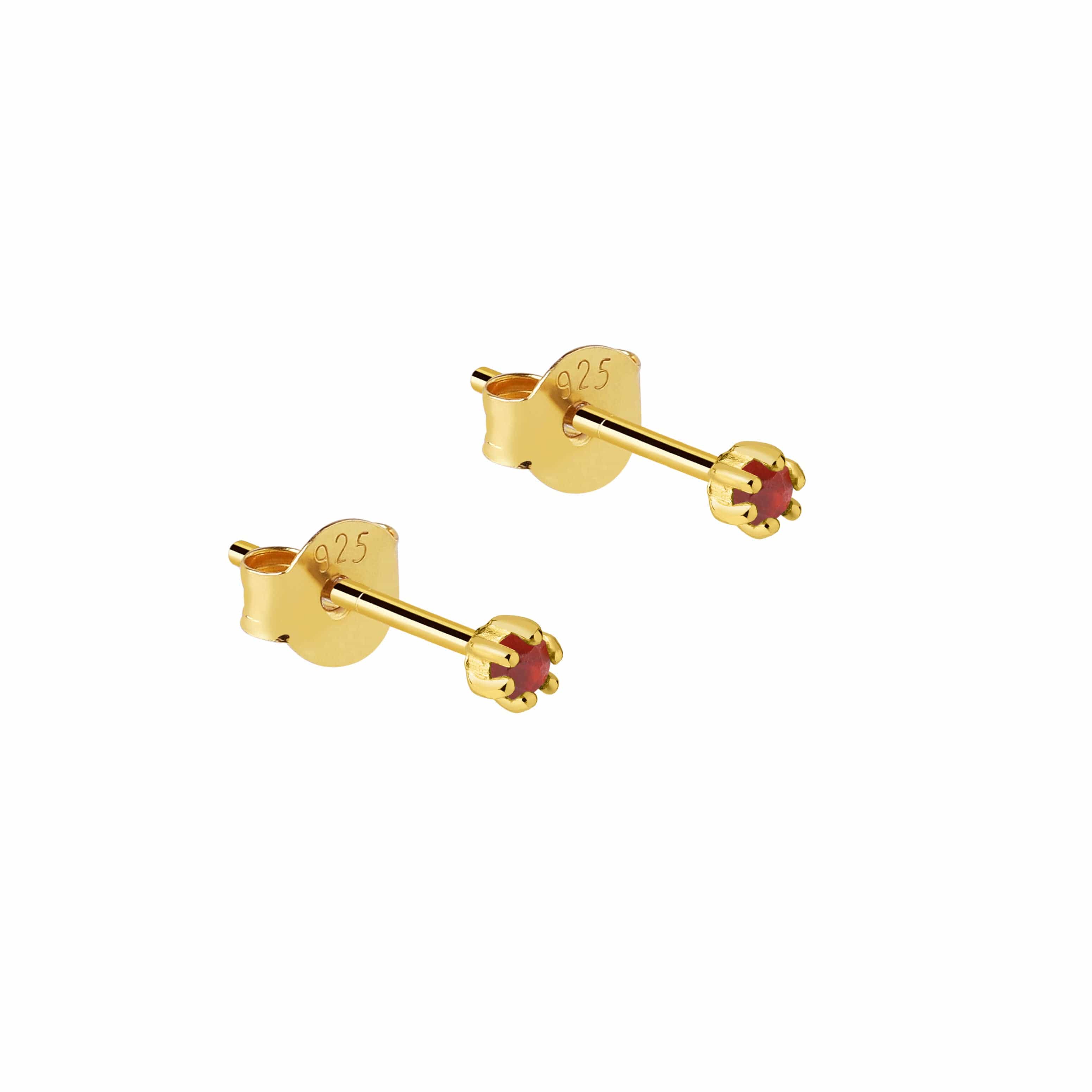 Gold plated stud earring with Garnet stone, Vergulde oorsteker met Granaat steen