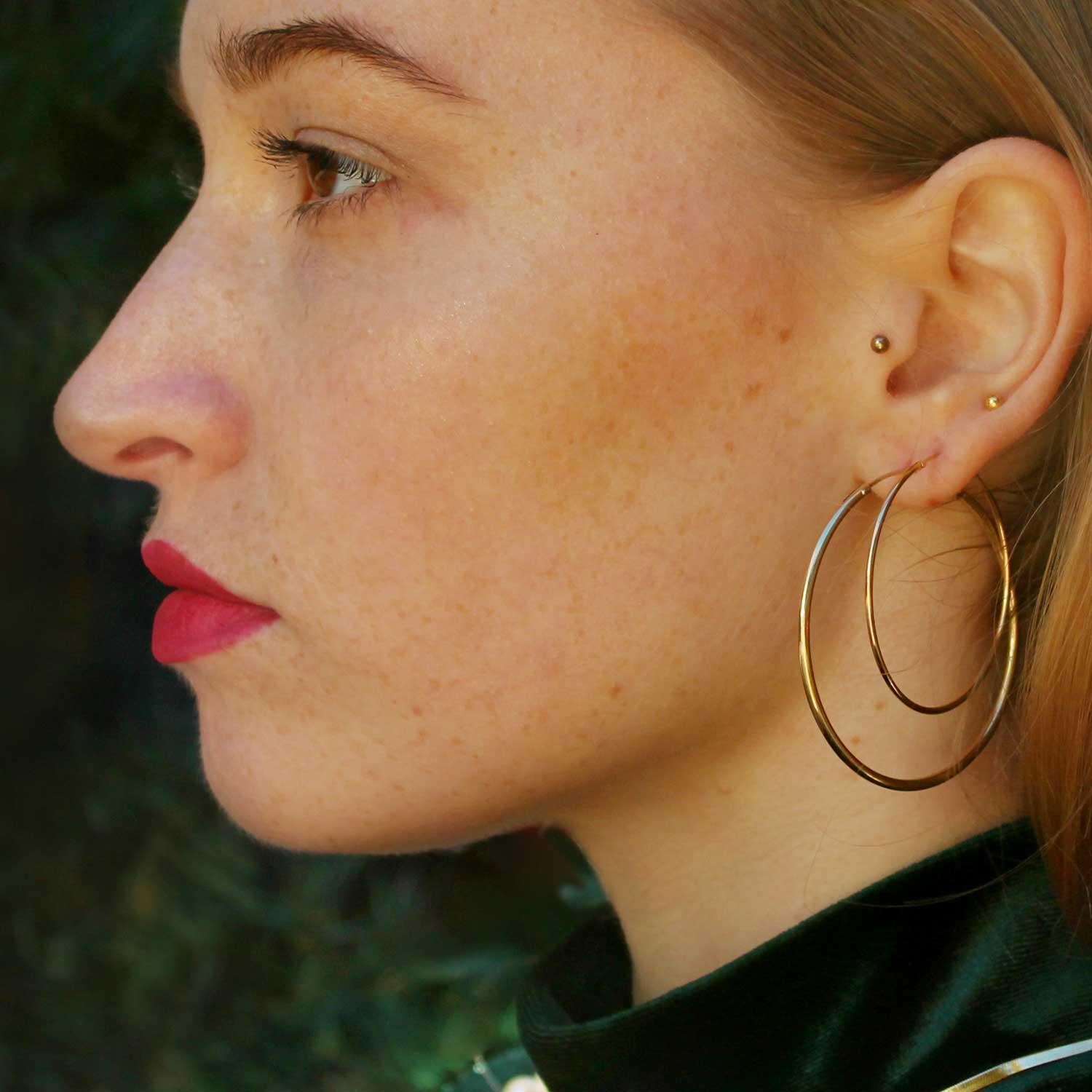 Gold Plated Hoop Earrings 50 MM 1,5 MM - Juulry.com