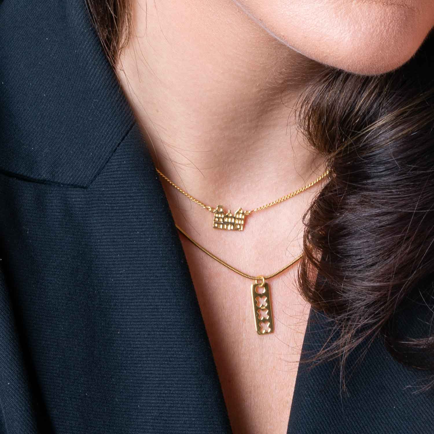 model wearing a necklace with Amsterdam canal houses and the 3 Andreas crosses