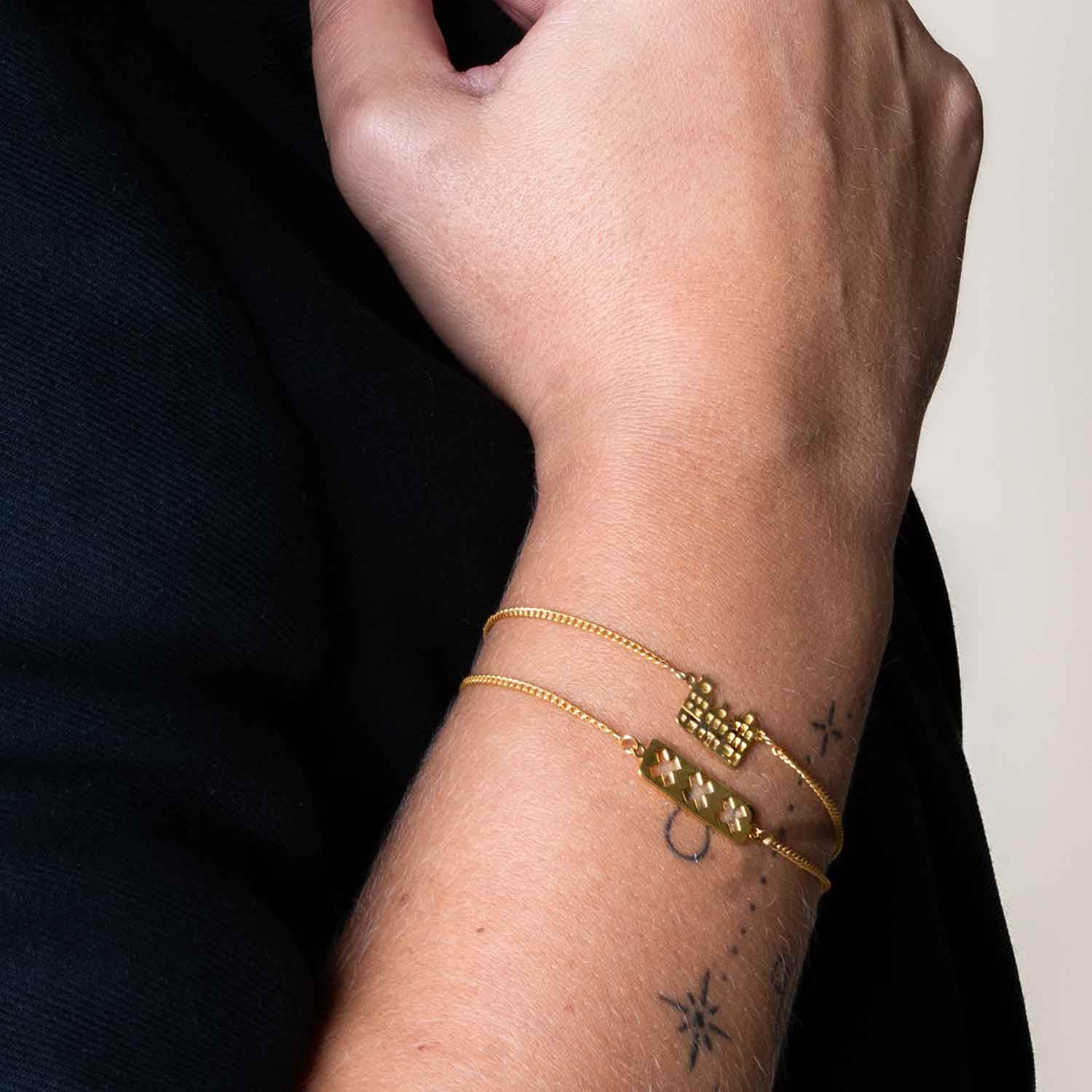 model with Amsterdam bracelets, canal houses and the three Andreas crosses.