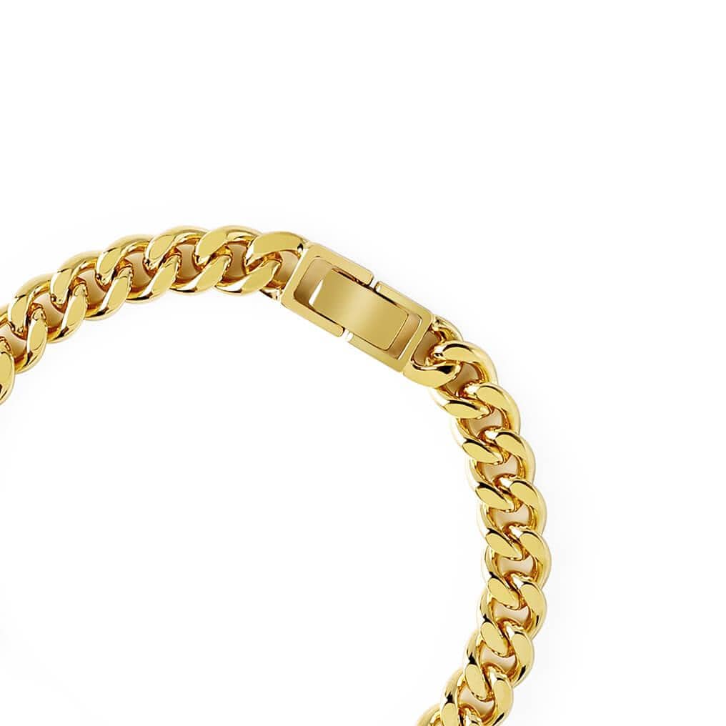 curb chain bracelet detail