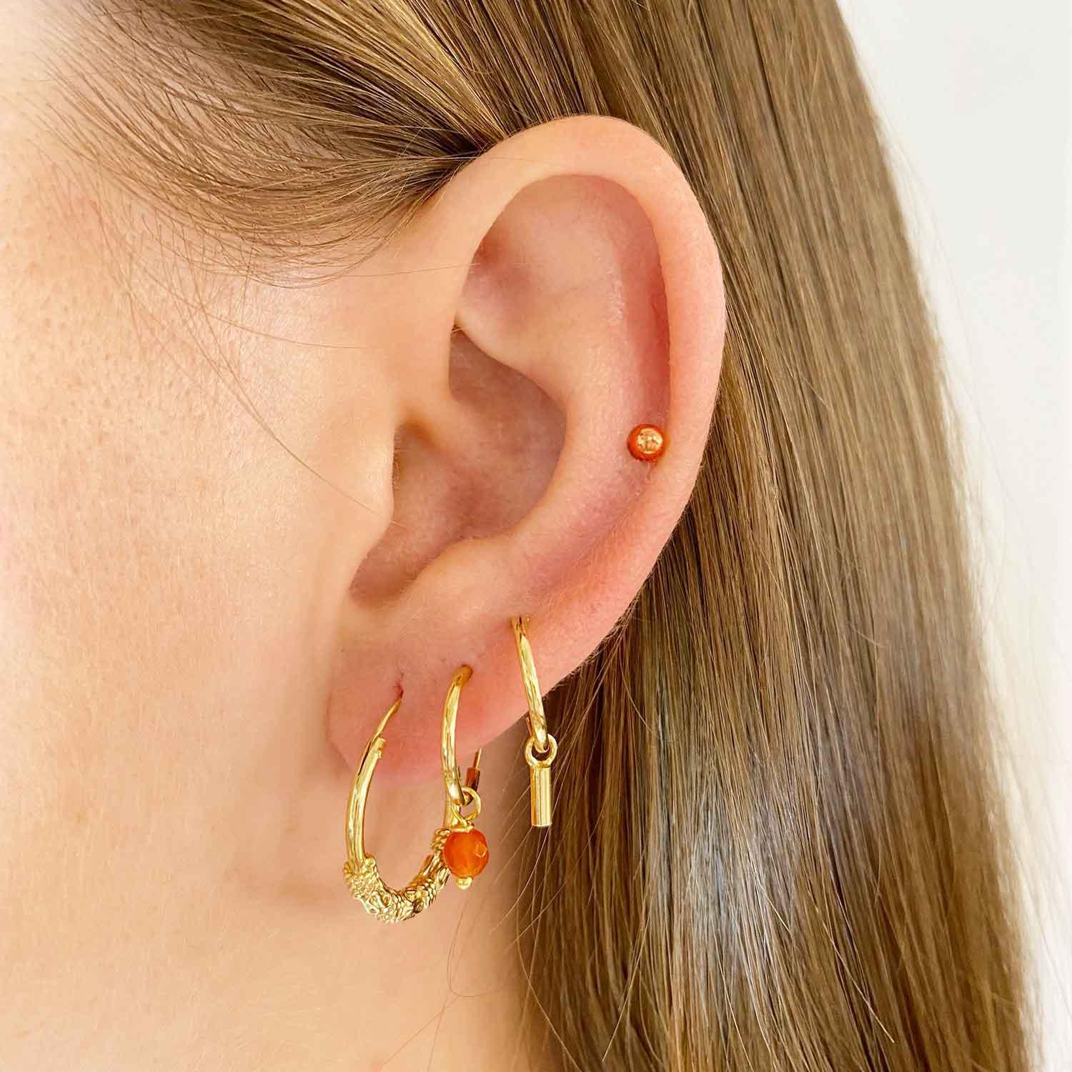 girl with 4mm classic stud earring rose gold plated