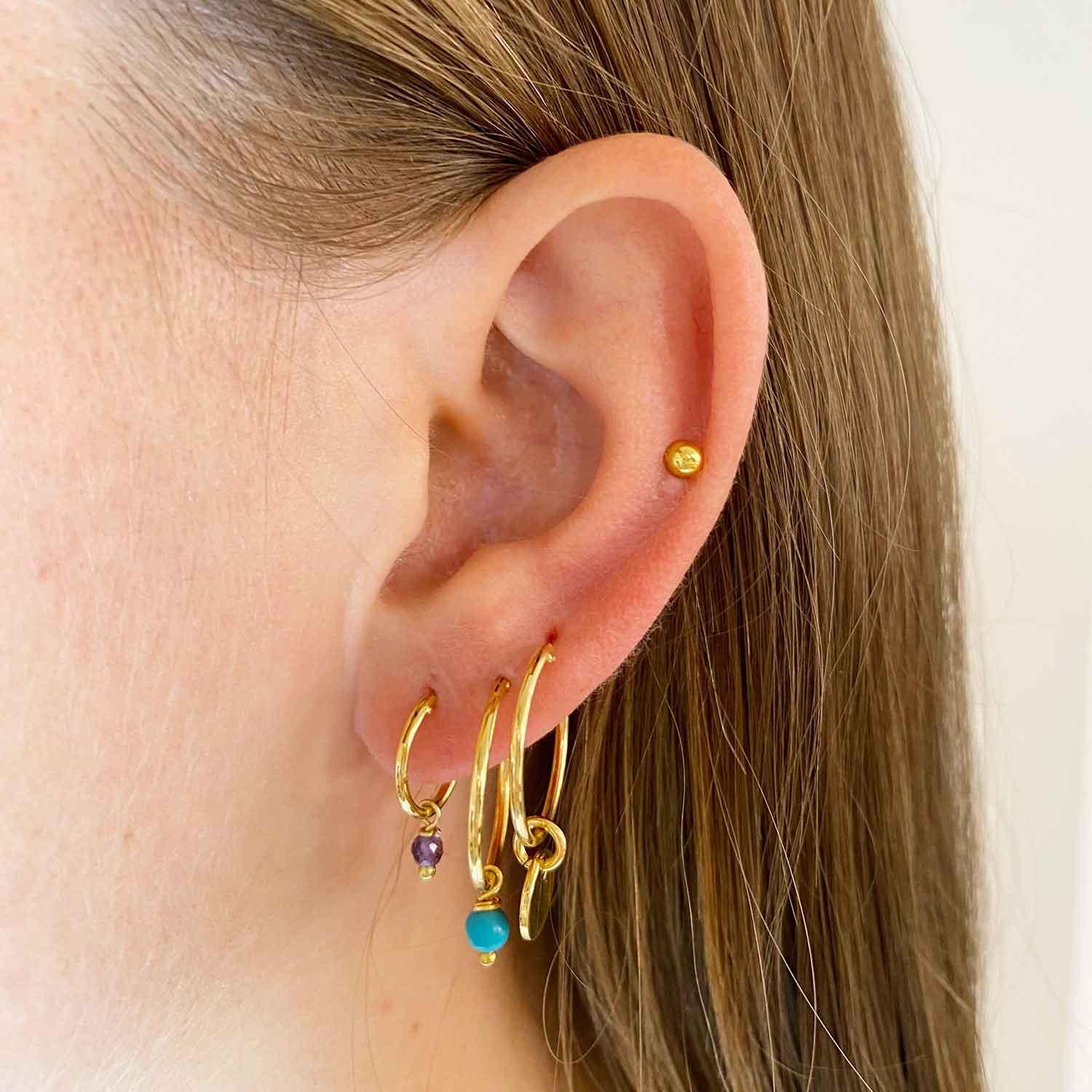girl with 4mm classic stud earring gold plated