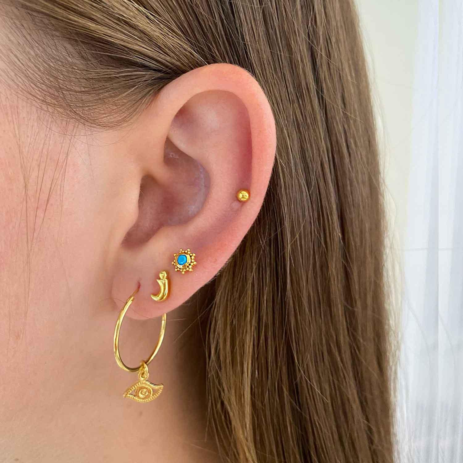 girl with mini classis ball stud earring gold plated
