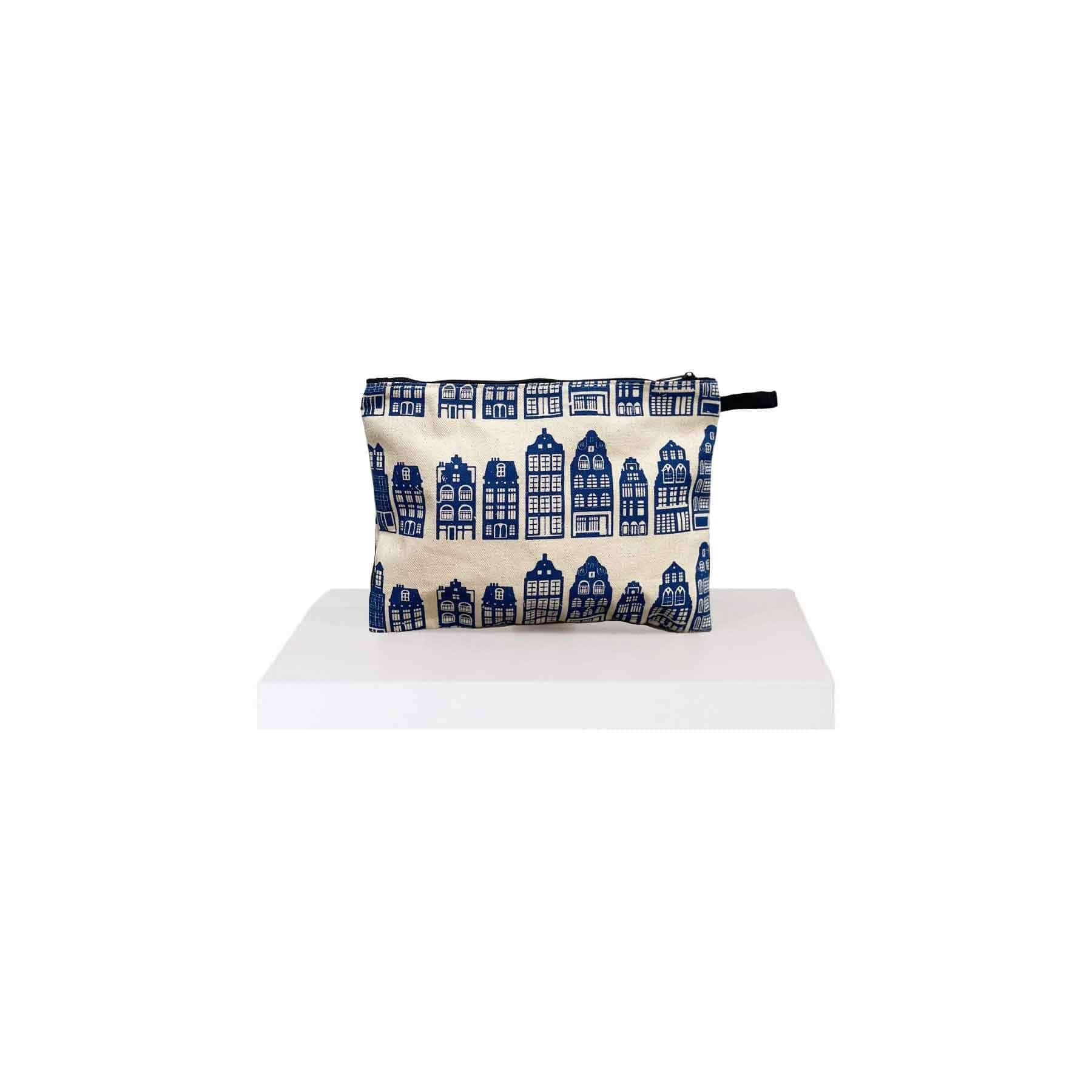 pouch with canal houses in delfts blue print