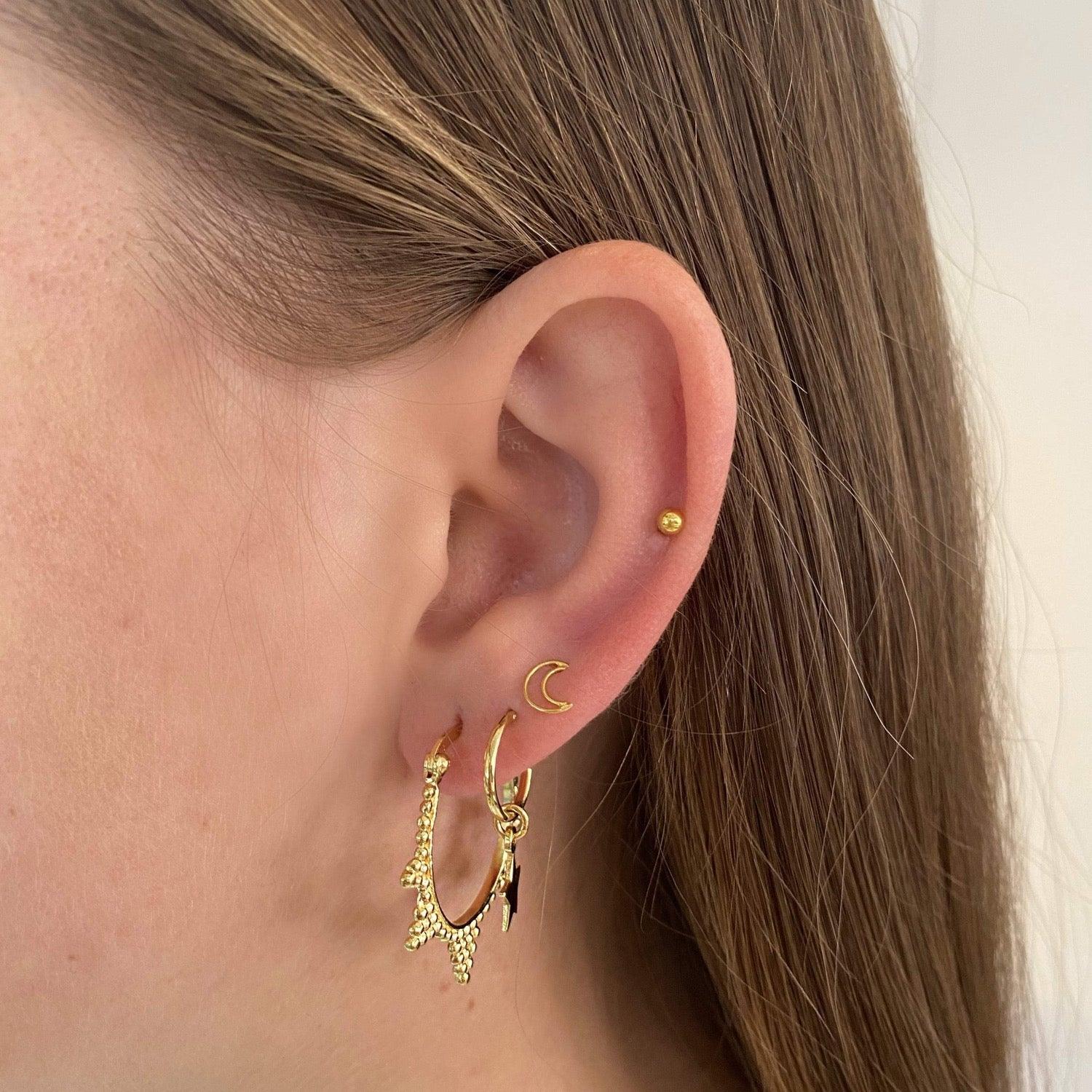 model with Hoop Earrings with Star pendant gold plated 12 MM