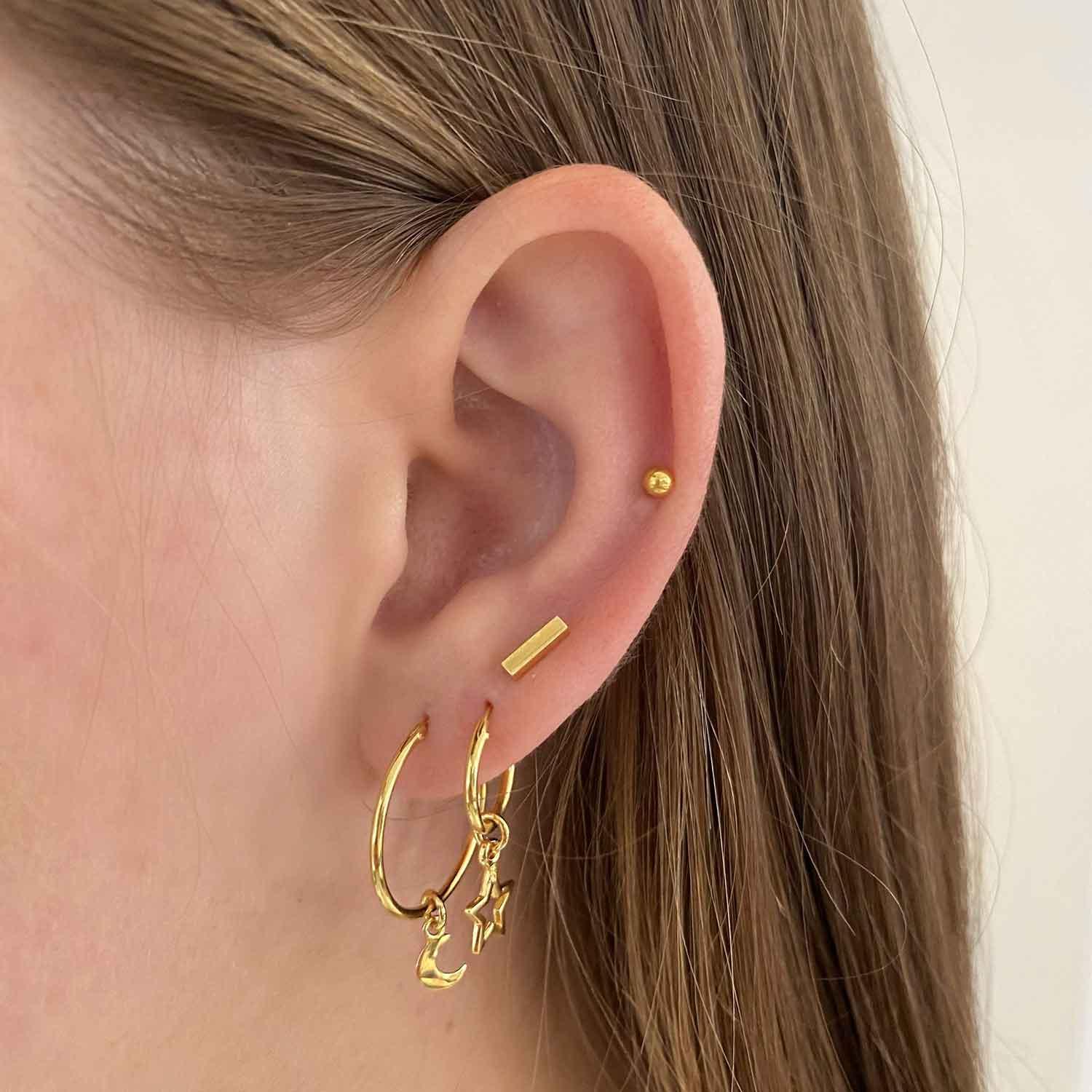 girl with gold plated bar stud earring